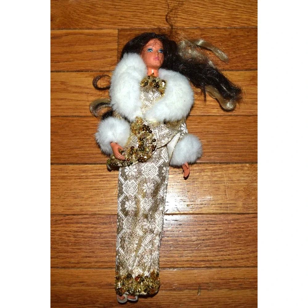 Vtg 1975 Barbie Gold Gown Evening Dress Doll Rare-rotating scalp blond brunette